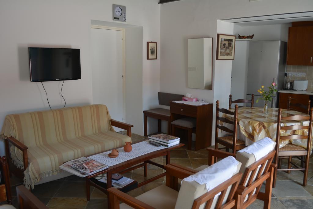 I Plateia Guest House Kalopanagiotis Exterior photo